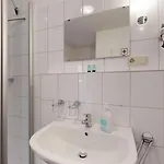 Appartementhaus Binzer Sterne 57 *