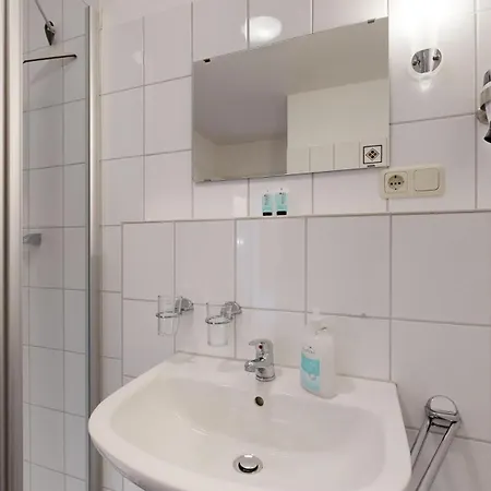 Appartementhaus Binzer Sterne 57 *